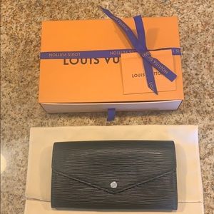 Louis Vuitton Sarah Wallet in Noir